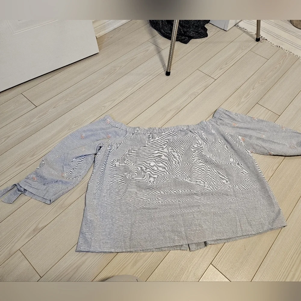 Womens 1X off the shoulder top shirt stripe white blue floral embroidery - Picture 5 of 5